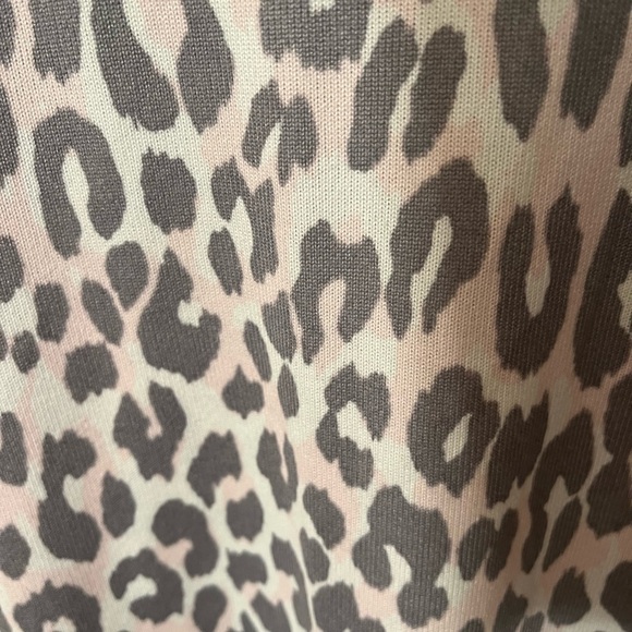 Kate Spade Gray/Pink Leopard Print Pajama Top NWOT Sz S - Picture 3 of 5